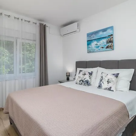 Apartment Beautiful In Pobri With Kitchen